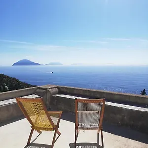 Giardino Dei Carrubi- Al Gradino 365 , Alicudi Italia